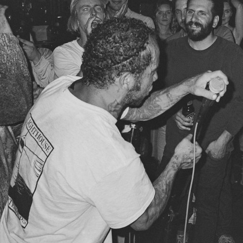 Tom Frost photo: singer with a microphone in a crowd